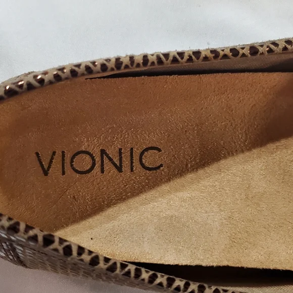 Vionic Women's Bronze Snake Print Leather Loafers. Sz 8.5 - Picture 2 of 6